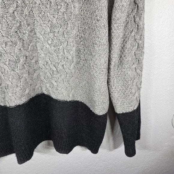 Vince Grey Colorblock Cable Knit Crewneck Sweater Size M Yak & Wool Blend - Picture 12 of 16
